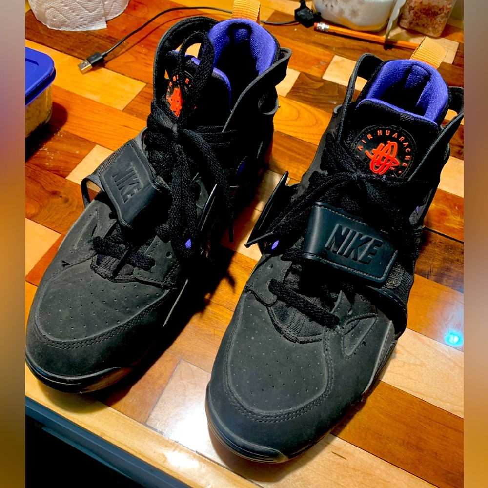 Nike hurache black n purple worn very lightly sz 10.5